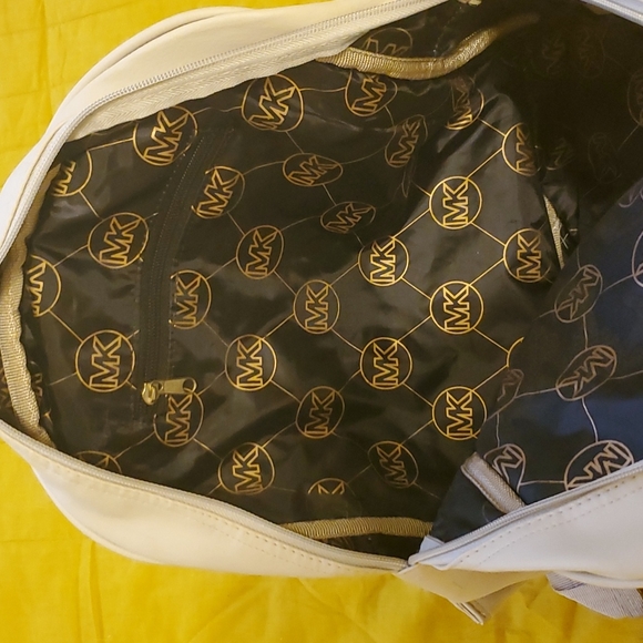 Small Backpack - Picture 3 of 8